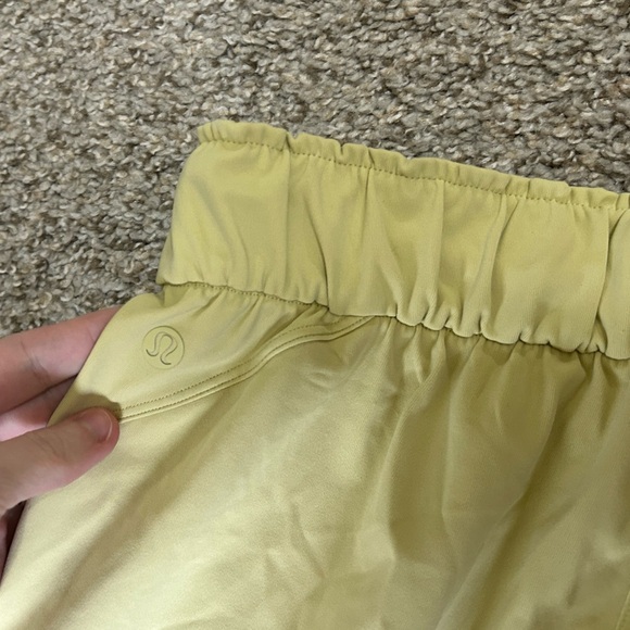 Lululemon Stretch High-Rise Jogger *Full Length
Finch Yellow Women’s Size 4 Run - Picture 8 of 11
